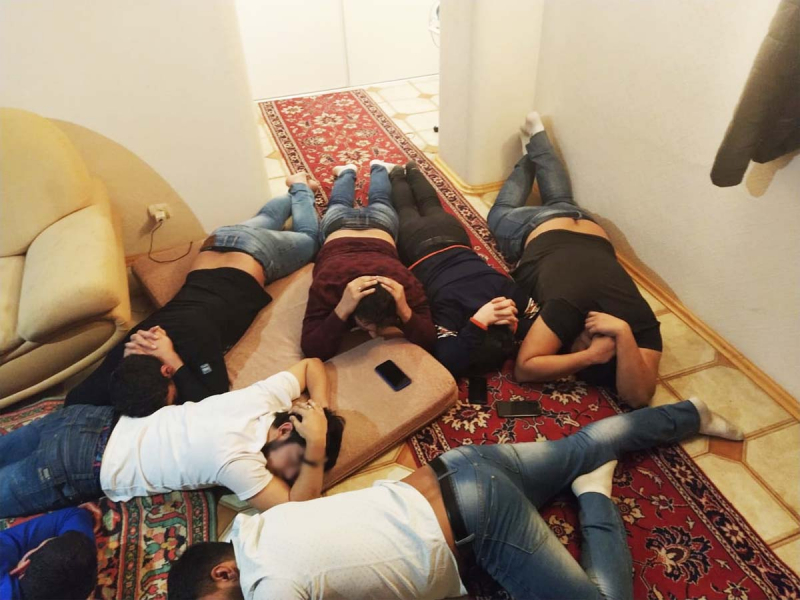Астраханские полицейские задержали в Саратове "сексоломщиков"