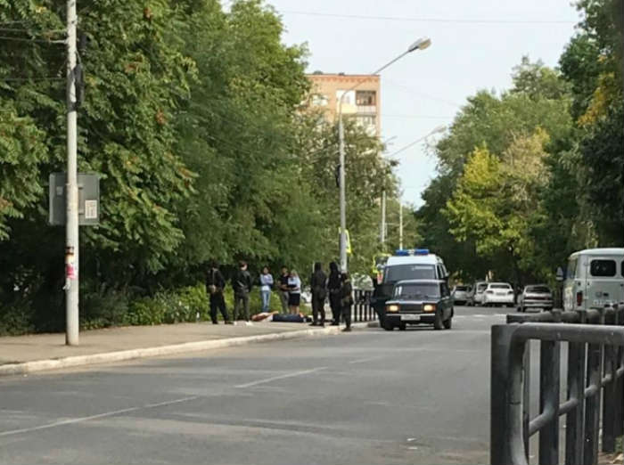 На Бульваре Победы сегодня силовики провели спецоперацию