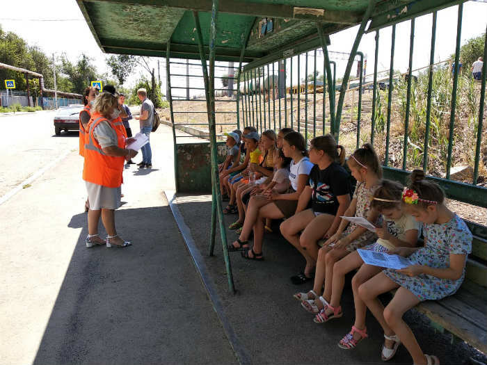 Астраханским школьникам напомнили о правилах безопасного поведения вблизи железной дороги