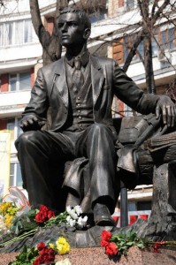 Астраханские власти продолжают «дружить памятниками»