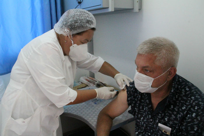 Астраханцы могут сделать прививку от гриппа и пройти флюорографию у ДС «Спартак»