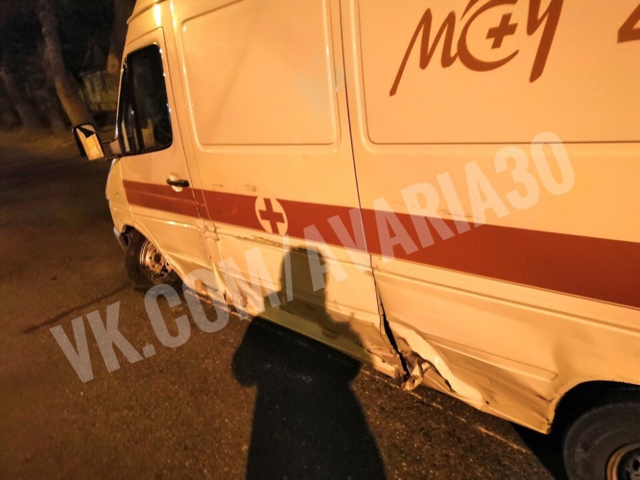 В Астрахани произошло ДТП со скорой помощью