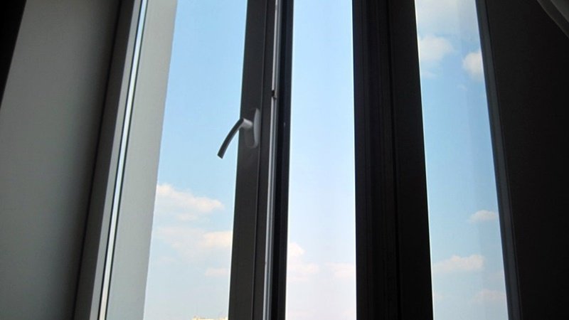 Скончался 15-летний астраханец, выпавший из окна 5-го этажа: подробности трагедии