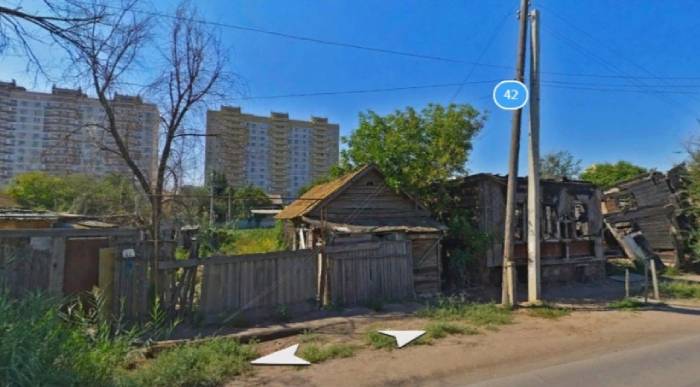 В Астрахани снесли аварийный дом
