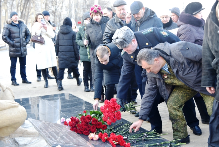 В Астрахани возложили цветы в память о воинах-афганцах