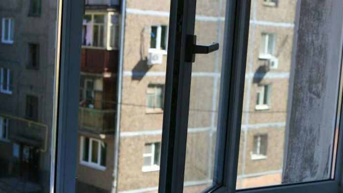 Астраханец разбился насмерть, выпав из окна