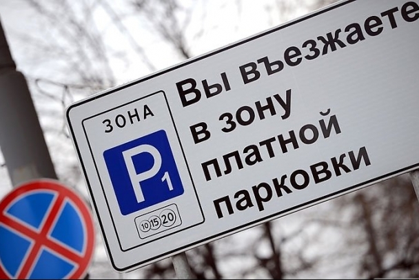 В Астрахани определили места, на которых платных парковок точно не будет