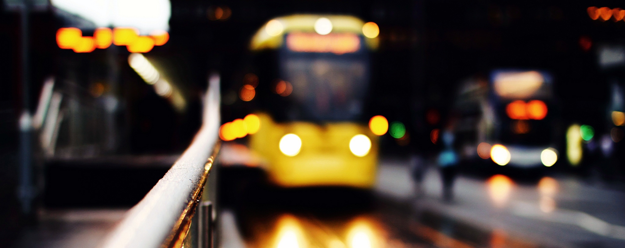 Астраханцы жалуются на невозможность добраться до дома вечерами