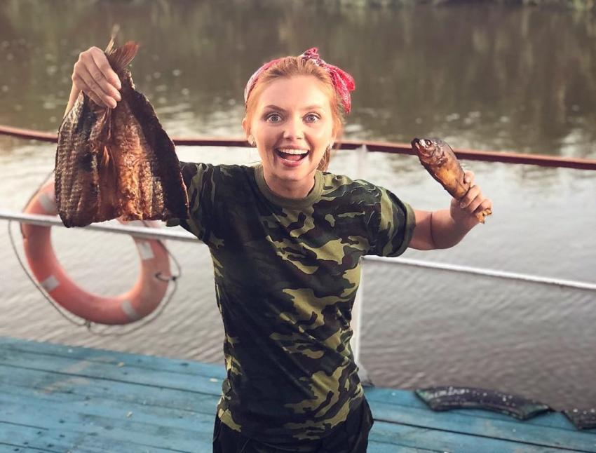 Звезда сериала «Кухня» Ольга Кузьмина в восторге от рыбалки в Астрахани