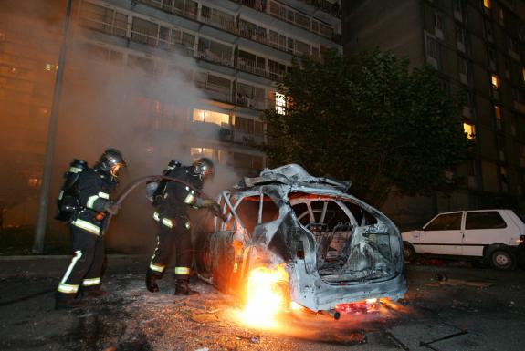 Воскресным вечером в Астрахани снова горел автомобиль