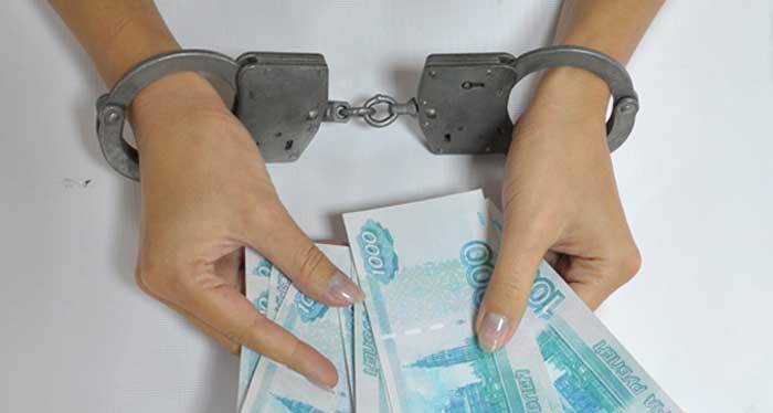 Астраханский судебные пристав присвоила деньги должницы