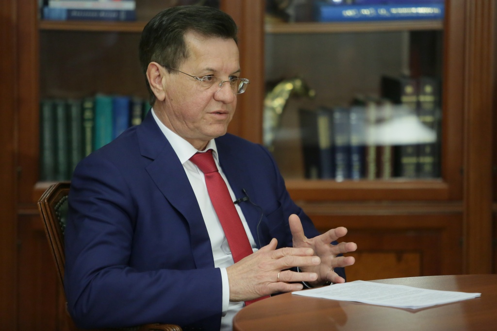 Астраханский губернатор рекомендует туристам пляжи Каспия