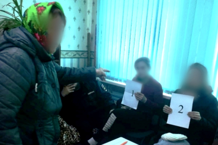 Астраханские оперативники задержали жительницу Волгограда, работавшую курьером у телефонных мошенников