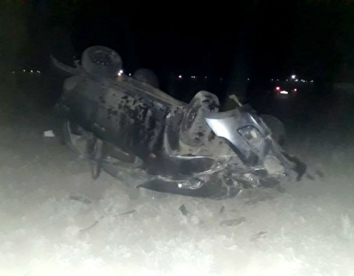 На трассе в Астраханской области перевернулась машина, водитель погиб