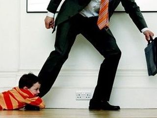 АЛИМЕНТЩИК НА ГРАНИЦЕ. Не заплатишь - не поедешь.