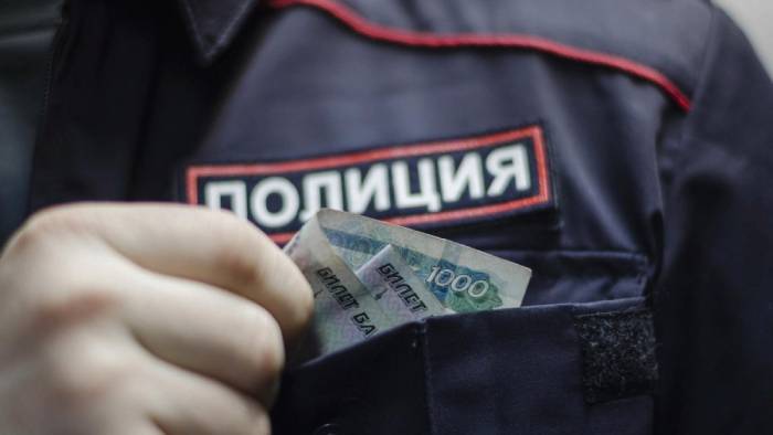 Два астраханских полицейских заплатят по 80 тысяч рублей за процессуальный беспредел