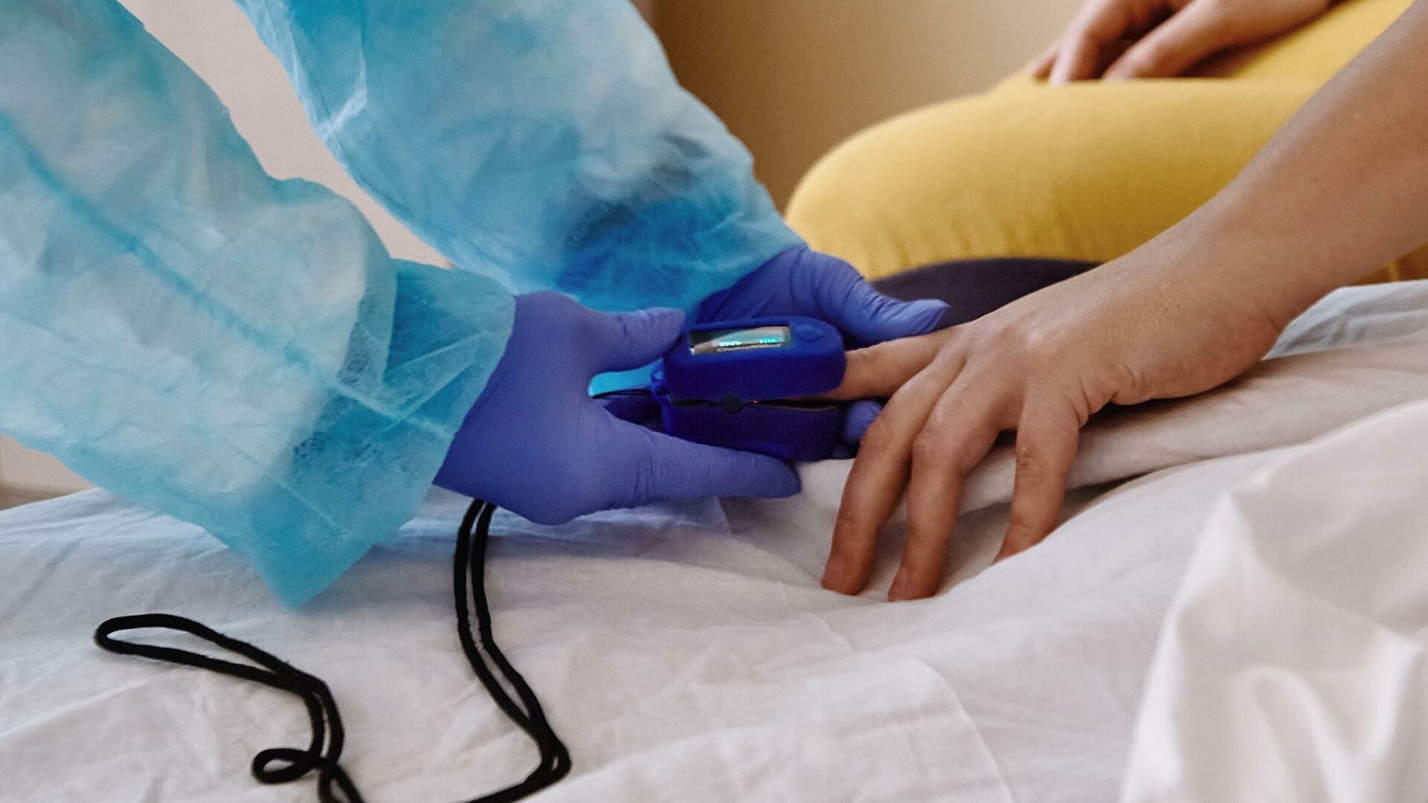 Астраханский Роспотребнадзор: ковидом чаще заражаются женщины