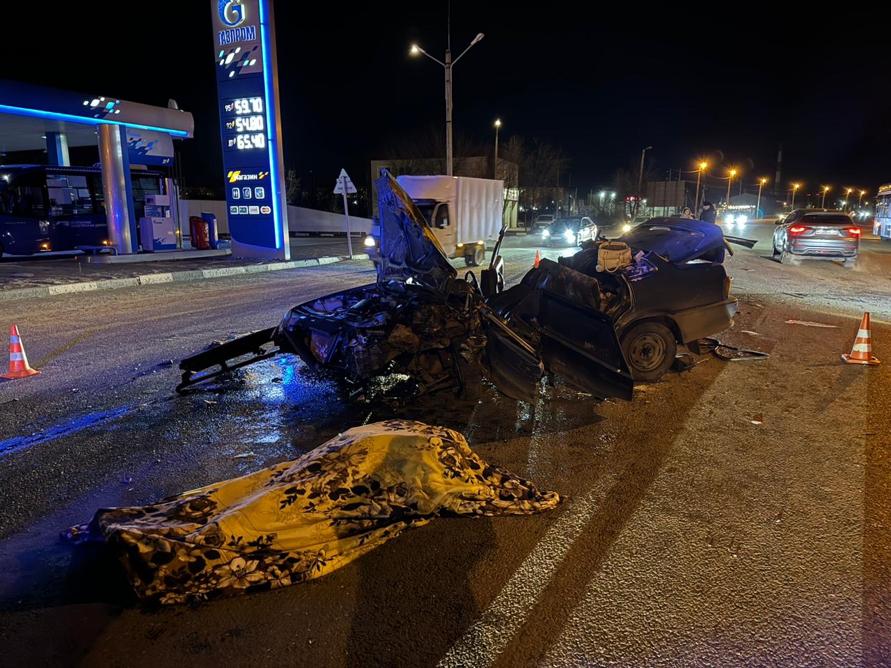 В Астрахани при столкновении двух машин погиб водитель, есть пострадавшие