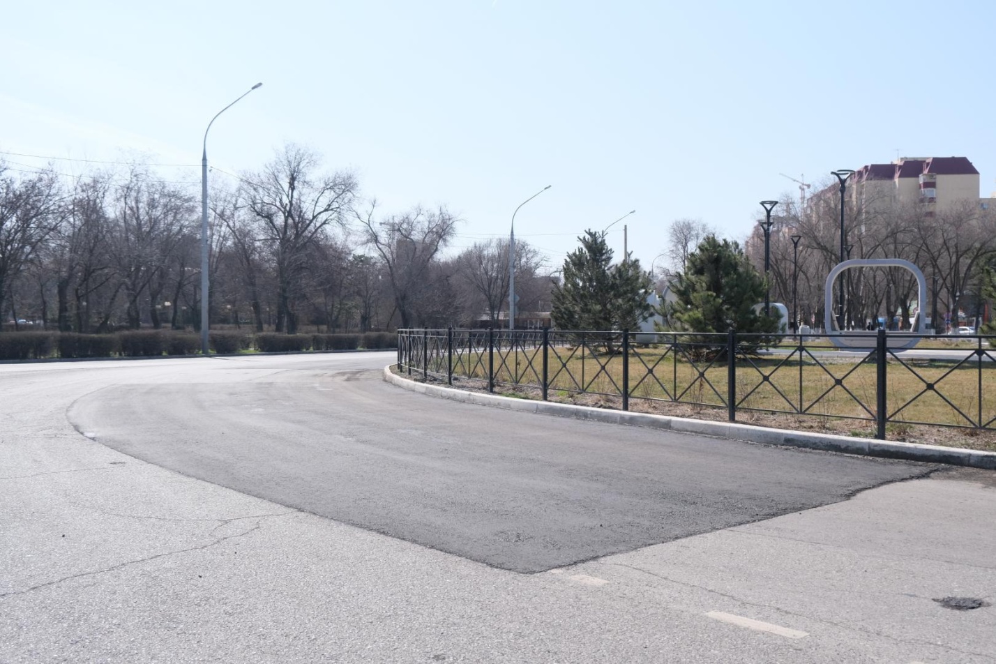 В Астрахани приводят в порядок самые проблемные участки дорог