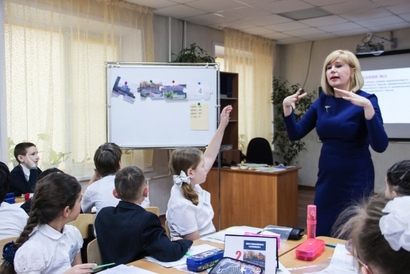 Минпросвещения РФ просит Госдуму и Минтруд повысить зарплаты учителям