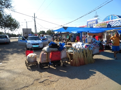 Астраханская полиция освободила от торговцев Красный мост 
