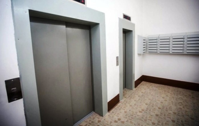 Астраханская прокуратура добилась отмены для инвалида незаконной  платы за лифт