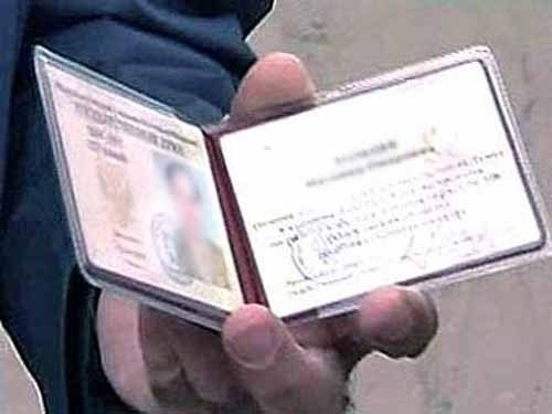 Липовый помощник депутата обманул астраханца на 400 тысяч рублей