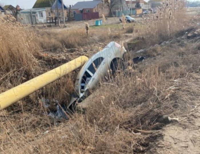 Под Астраханью иномарка вылетела в ерик
