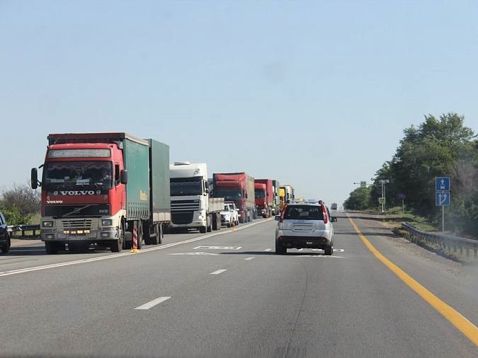 Фурам в жару запретят ездить по астраханским дорогам 