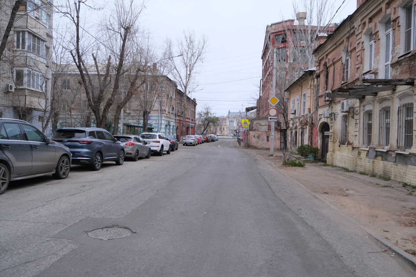Улицу, ведущую к центральной набережной, отремонтируют в Астрахани 