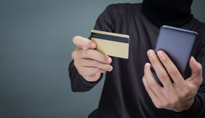 За одни сутки телефонные мошенники увели с карт астраханцев почти 1,7 миллиона рублей