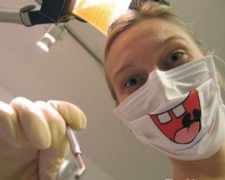 Астраханка, поругавшись со стоматологом, «спонтанно» его обокрала