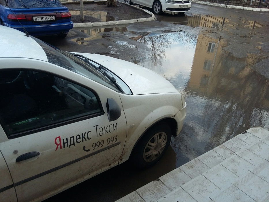 В Астрахани таксист-хам не оставил местным жителям выхода
