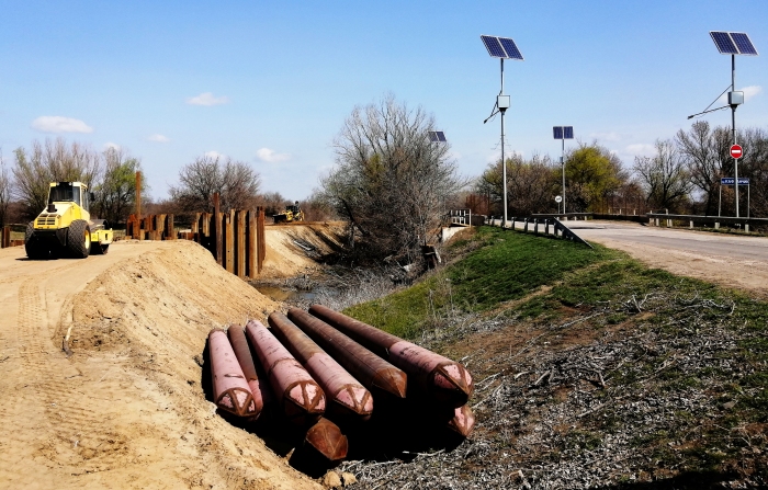 С начала весны идет ремонт астраханского моста, который три года считался опасным