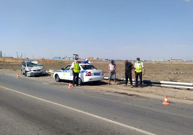 Сотрудники астраханской ДПС задержали мужчин, попавших в аварию