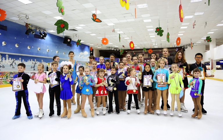 В Астрахани прошли соревнования по фигурному катанию. Фото
