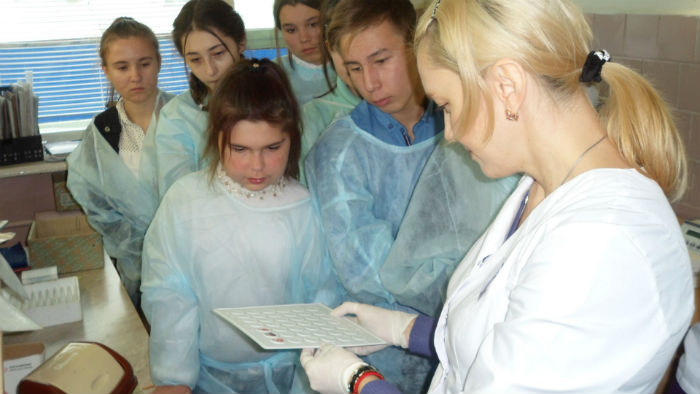 Енотаевские школьники обучаются в клубе «Юный медик»