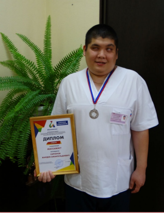 Массажист астраханской больницы занял второе место в чемпионате по профмастерству