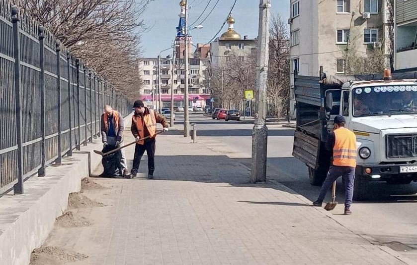 Это астраханщина: Олег Полумордвинов рассказал, из-за чего в городе образуются могучие кучки