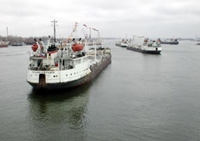 НА КАСПИИ ГОРИТ ТАНКЕР. Не в первый раз.