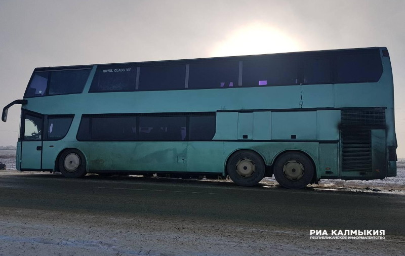 Автобус, перевозивший 65 пассажиров в Астрахань, загорелся