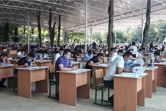 Филиал АГТУ в Ташкенте провел вступительные экзамены в ботаническом саду