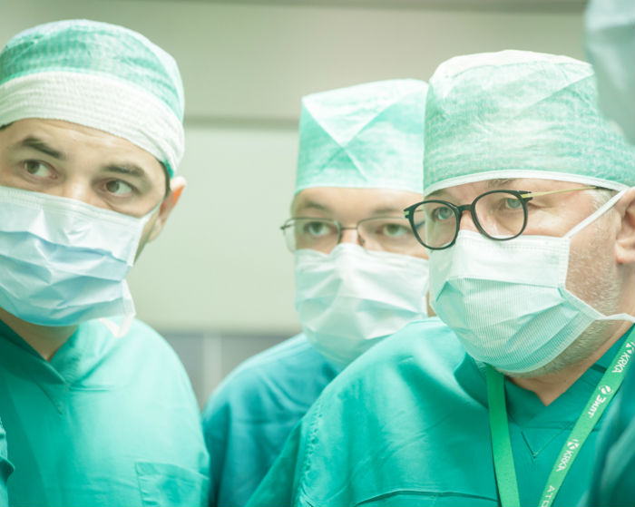 Кардиохирург из Астрахани проведет уникальные операции на «работающем сердце» жителям Алтая