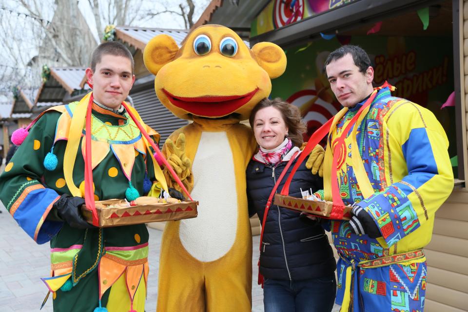 Сегодня в Астрахани проходит рождественская ярмарка 