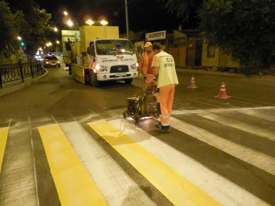 В Астрахани дорожную разметку наносят по новой технологии