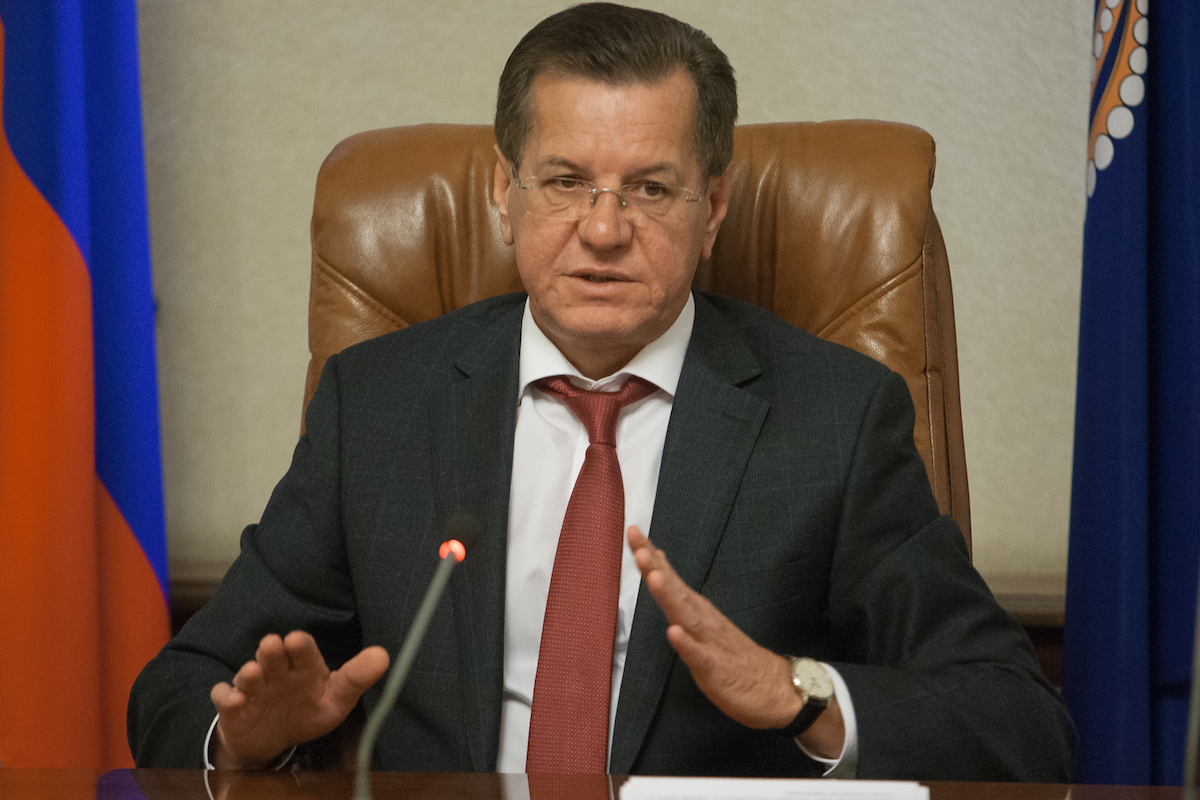 Астраханский губернатор поручил чиновникам помогать фермерам