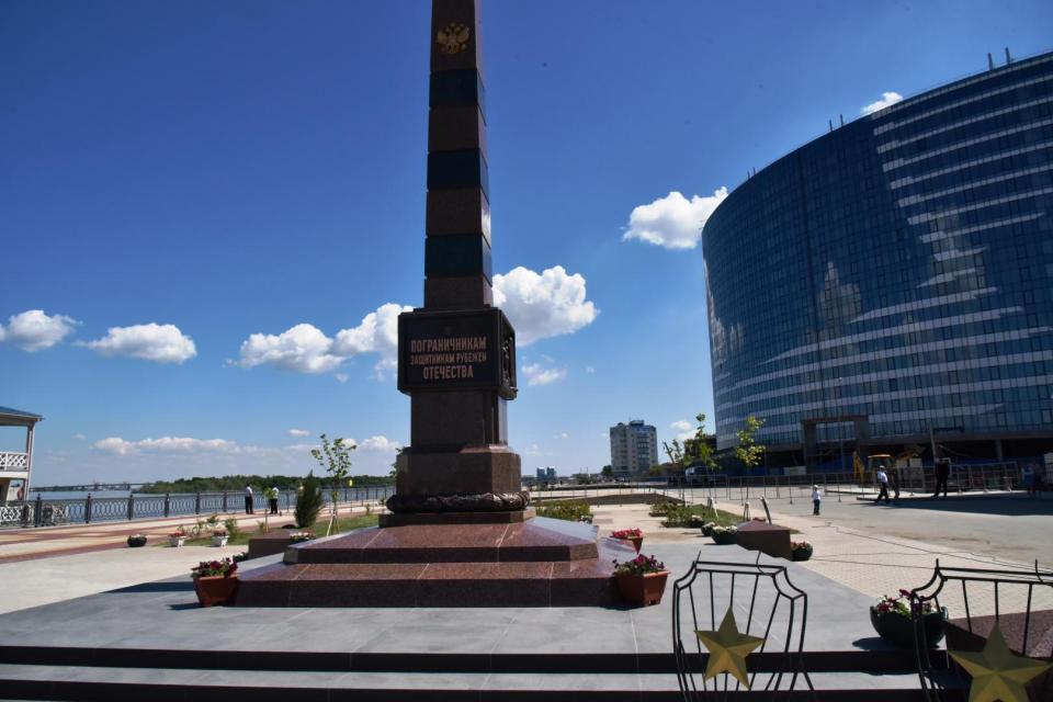 В Астрахани изуродовали недавно открытый памятник пограничникам