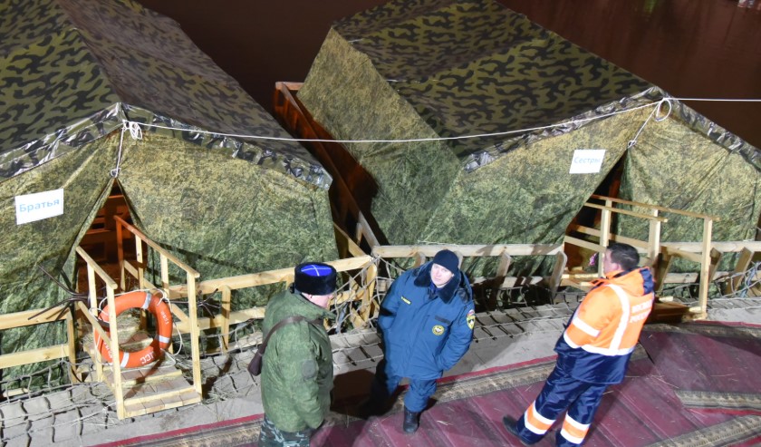 В Астрахани на Крещение более 12 тысяч человек искупались в проруби