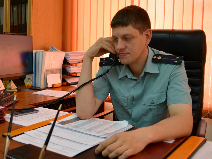 Астраханскую семью с двумя детьми со скандалом выселили из квартиры