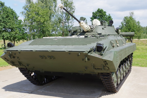 Под Астраханью боевая машина пехоты насмерть раздавила брянского военного